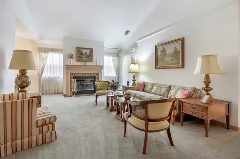 75 Larch Court Schaumburg IL 60193