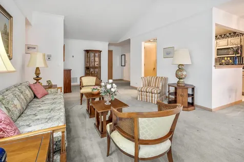 75 Larch Court Schaumburg IL 60193