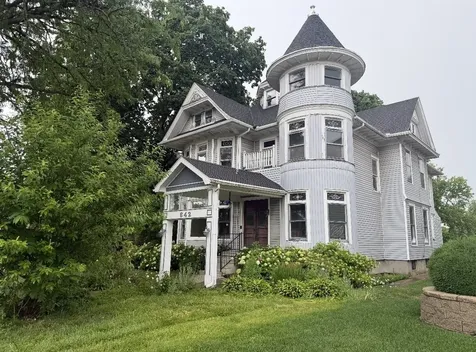 642 West Stephenson Street Freeport IL 61032