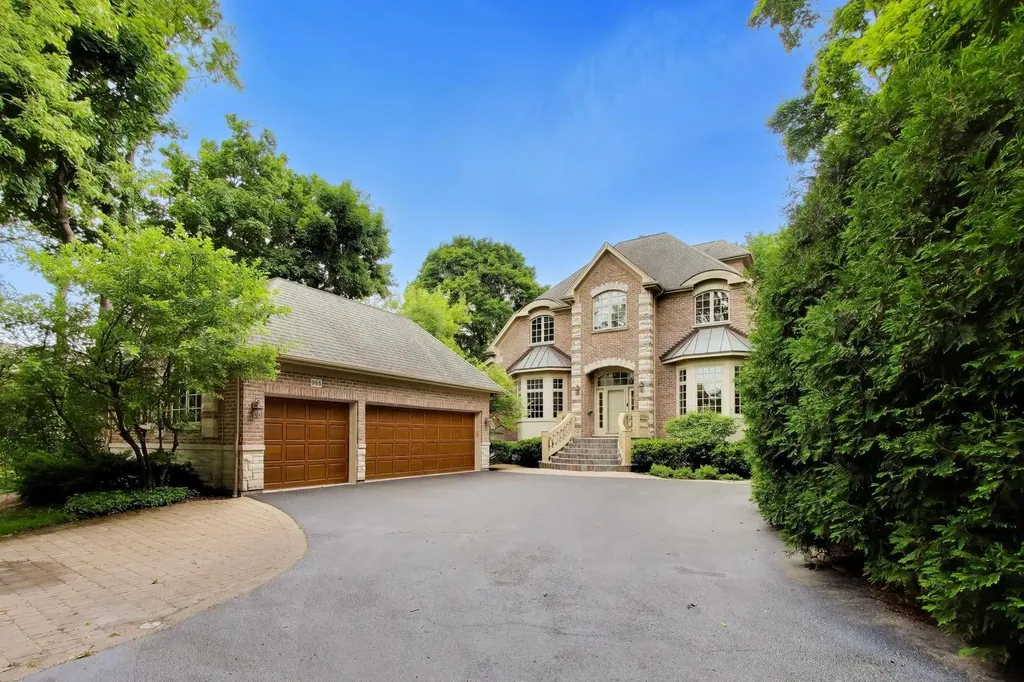 995 Old Elm Place Glencoe IL 60022