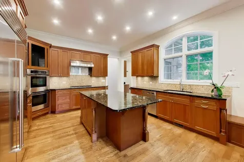 995 Old Elm Place Glencoe IL 60022