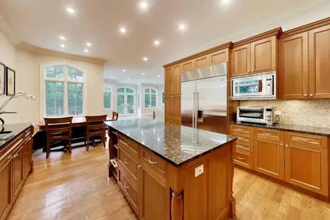 995 Old Elm Place Glencoe IL 60022
