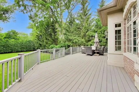 995 Old Elm Place Glencoe IL 60022