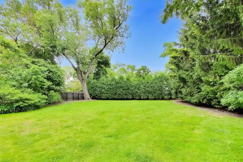 995 Old Elm Place Glencoe IL 60022