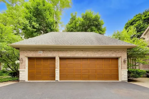 995 Old Elm Place Glencoe IL 60022