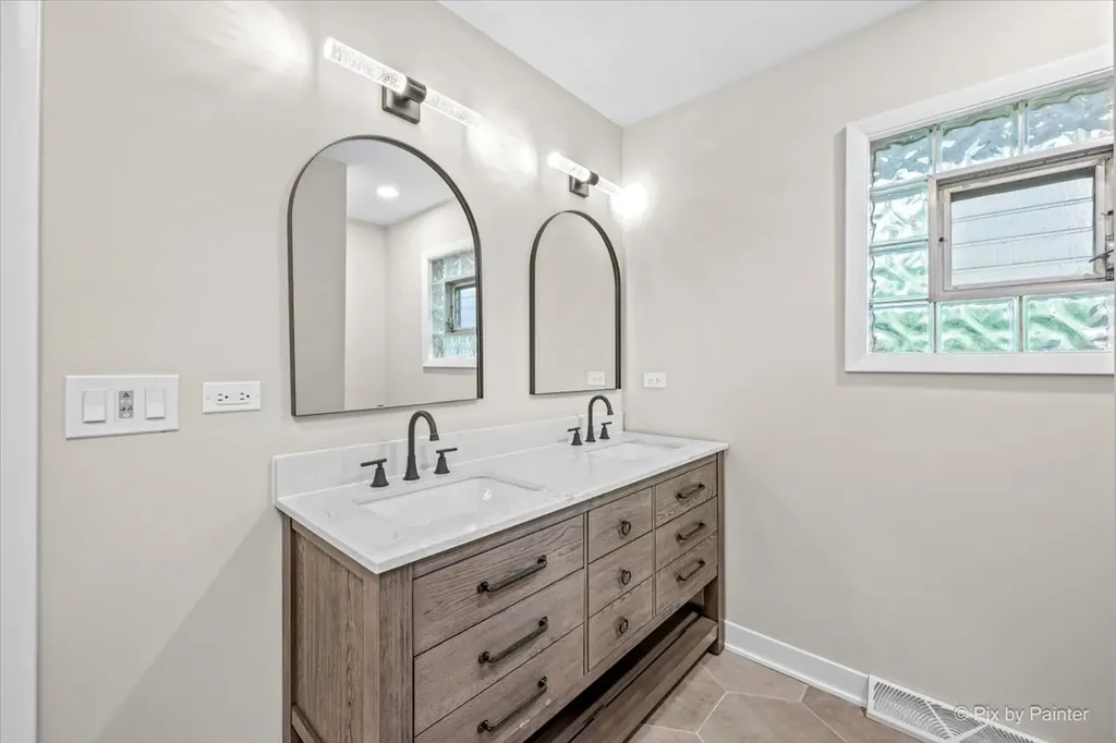 662 Orchard Court Roselle IL 60172