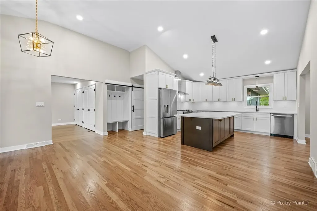662 Orchard Court Roselle IL 60172