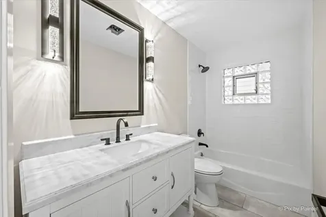 662 Orchard Court Roselle IL 60172