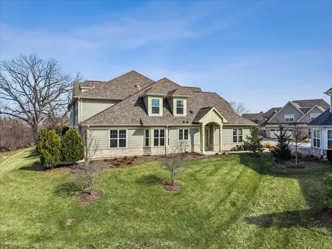 33 Woodland Trail Lincolnshire IL 60069