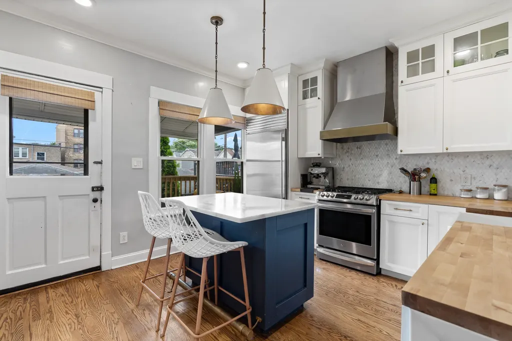 2241 West Foster Avenue Chicago IL 60625