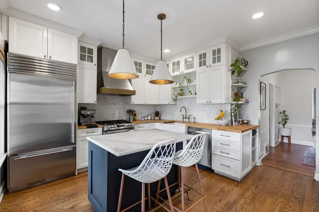 2241 West Foster Avenue Chicago IL 60625