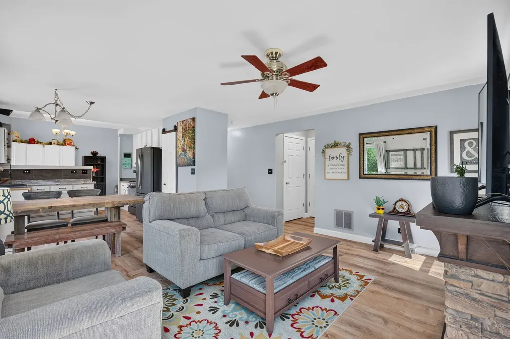2067 Stephen Street Aurora IL 60502
