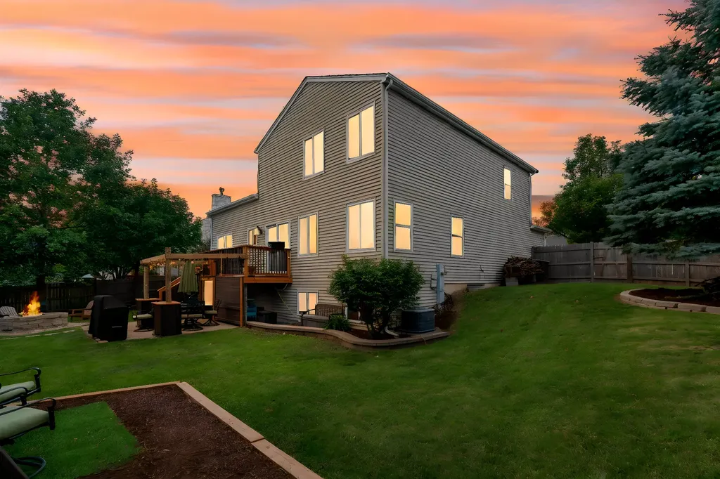 2067 Stephen Street Aurora IL 60502