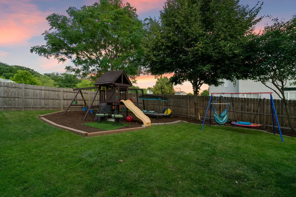2067 Stephen Street Aurora IL 60502