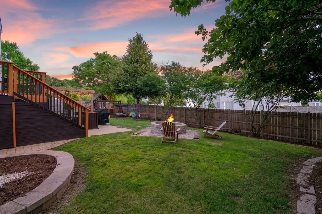 2067 Stephen Street Aurora IL 60502