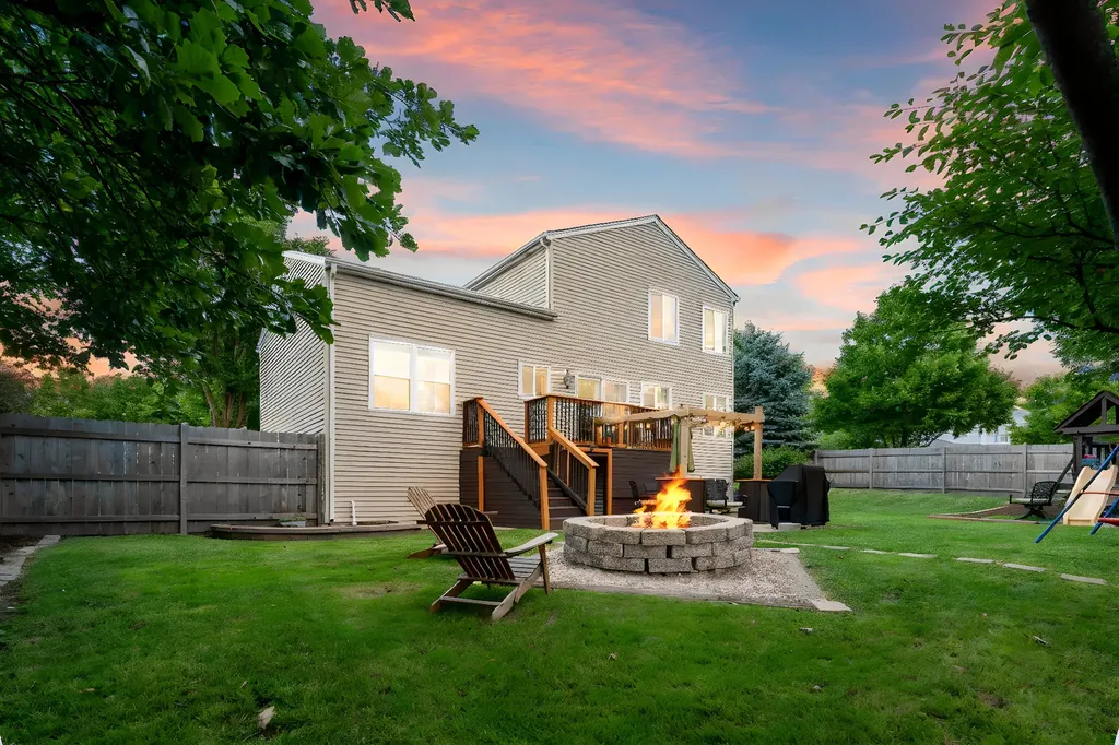 2067 Stephen Street Aurora IL 60502