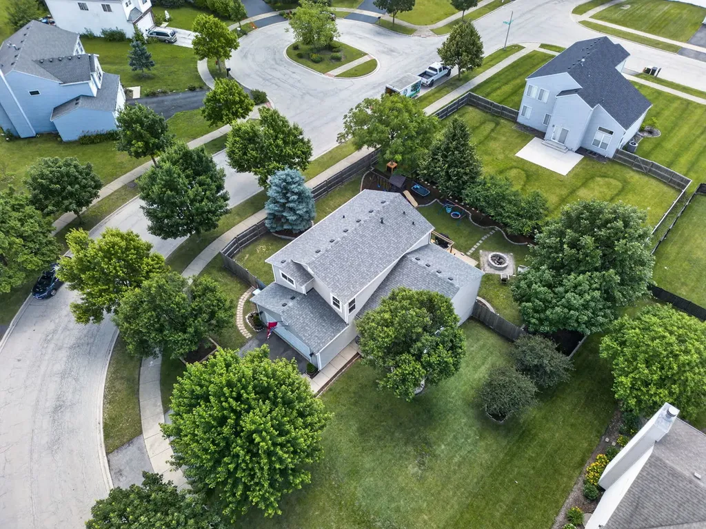 2067 Stephen Street Aurora IL 60502