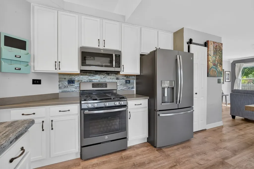 2067 Stephen Street Aurora IL 60502