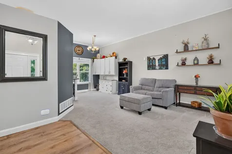 2067 Stephen Street Aurora IL 60502