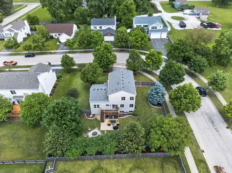 2067 Stephen Street Aurora IL 60502