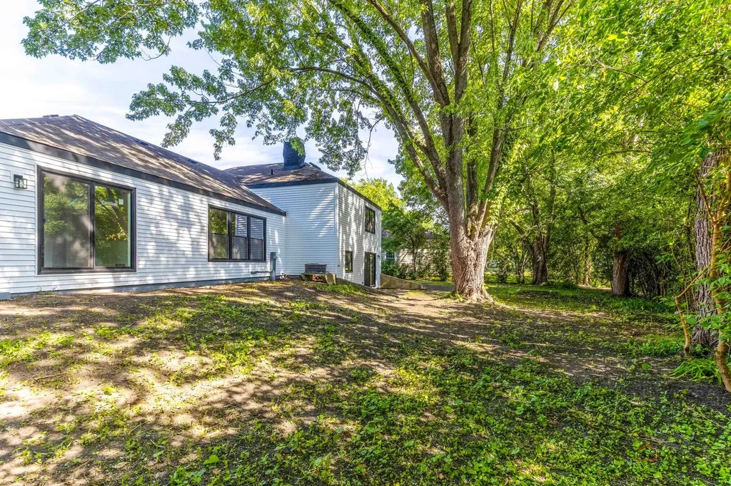 1482 Pebblestone Cove Wheaton IL 60189