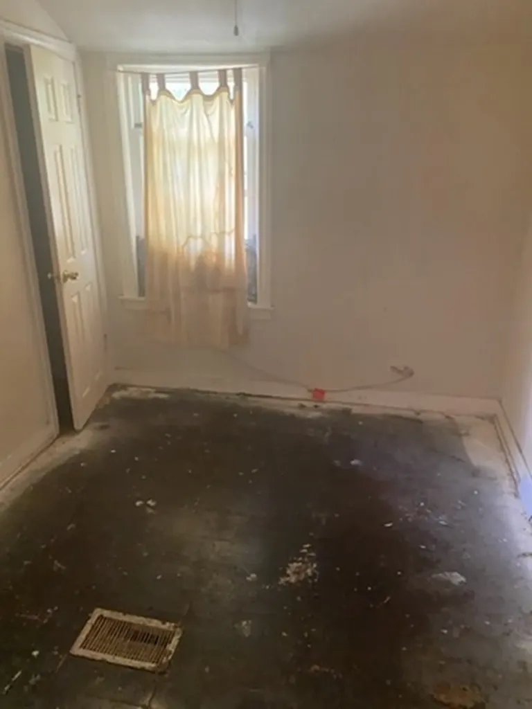9137 South Essex Avenue Chicago IL 60617