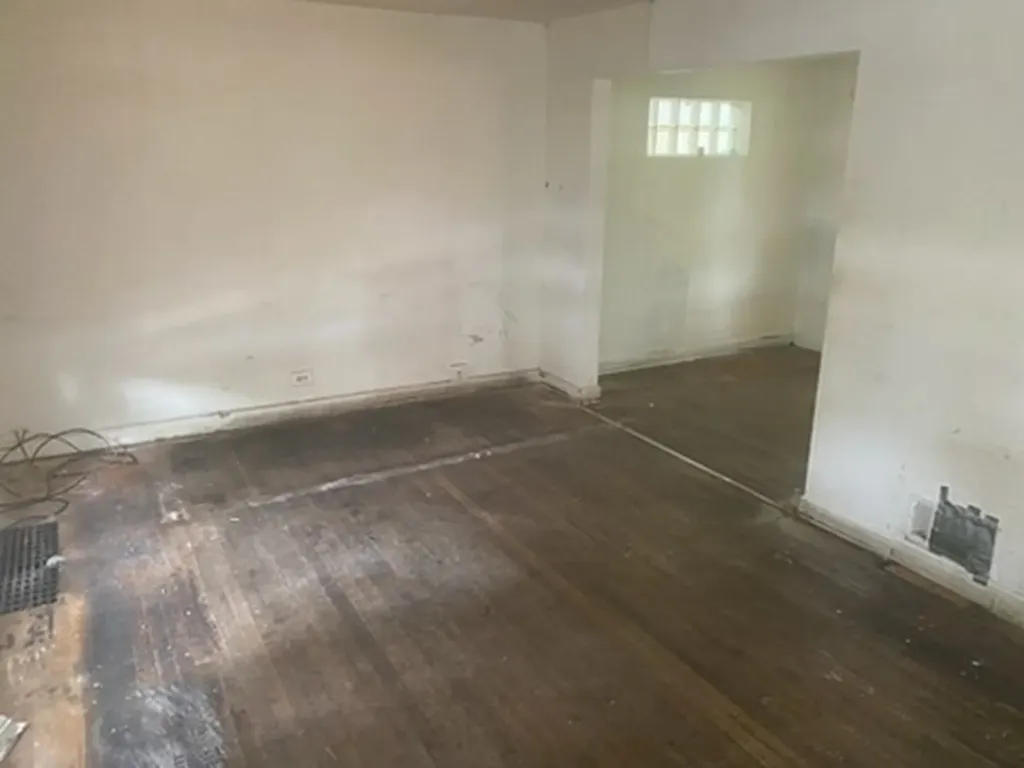 9137 South Essex Avenue Chicago IL 60617