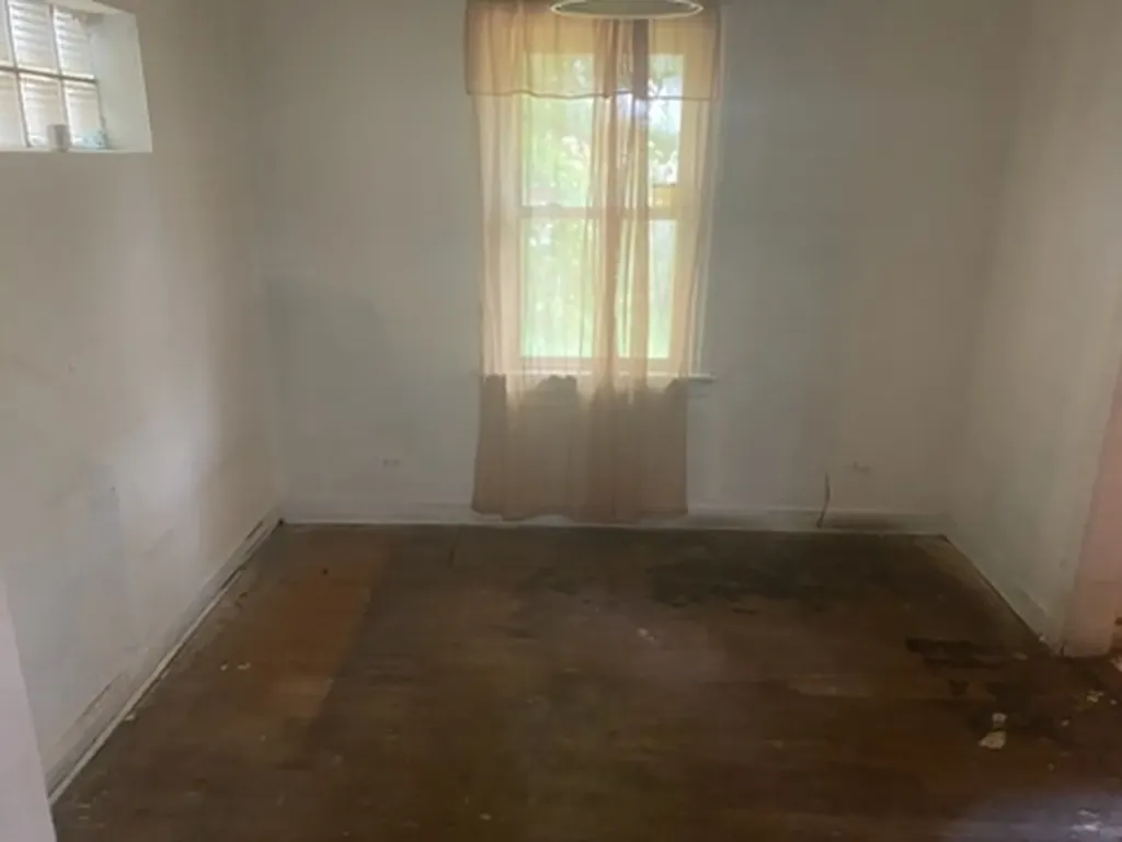 9137 South Essex Avenue Chicago IL 60617