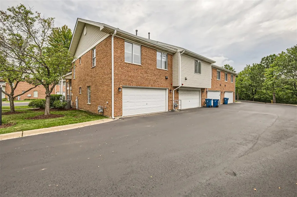 1 Charlotte Circle Elmhurst IL 60126