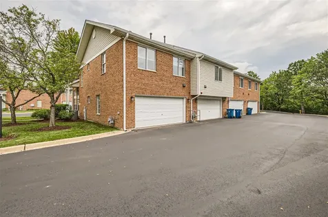 1 Charlotte Circle Elmhurst IL 60126