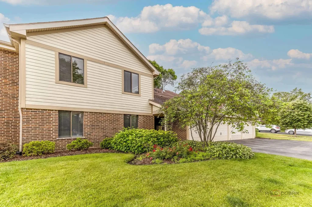 823 East Coach Road Palatine IL 60074