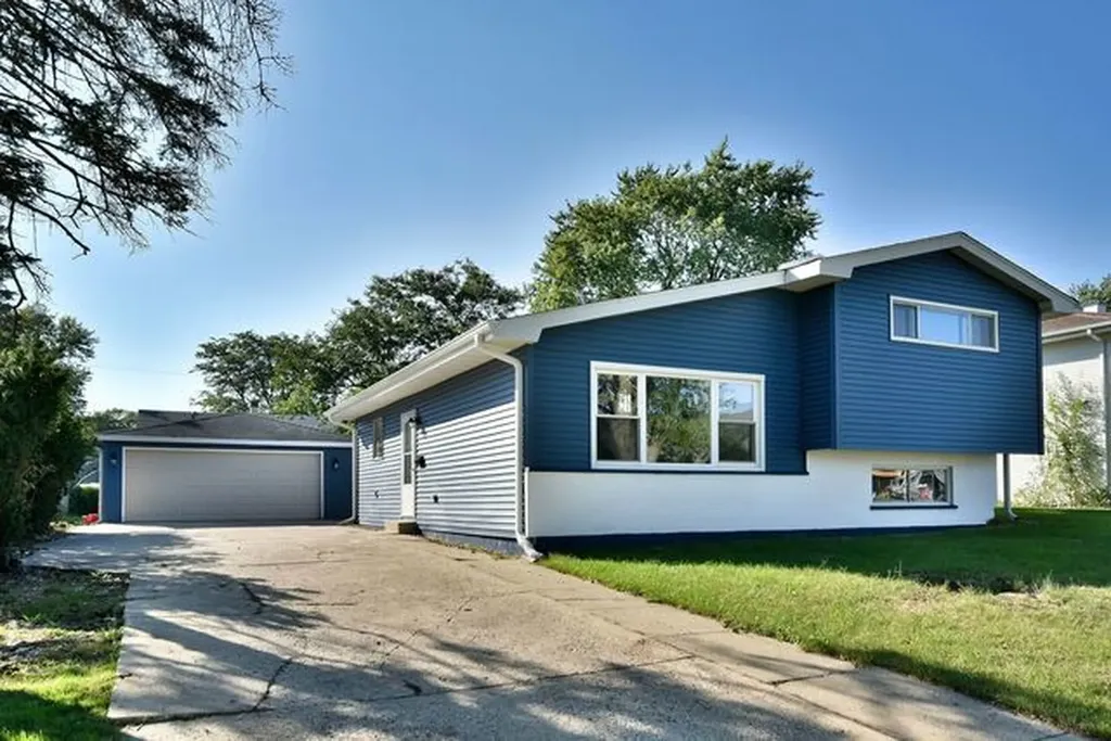 934 South Harvard Avenue Addison IL 60101