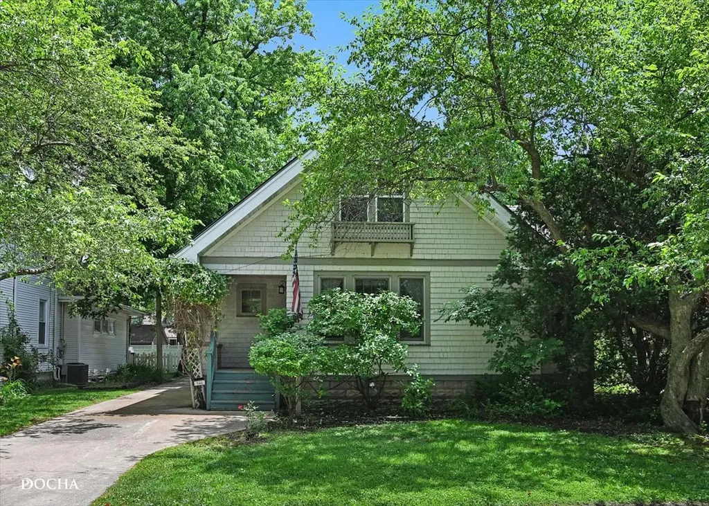 144 South Commonwealth Avenue Aurora IL 60506