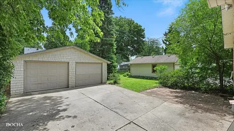 144 South Commonwealth Avenue Aurora IL 60506