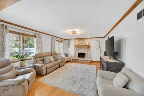 5636 9TH Avenue Countryside IL 60525