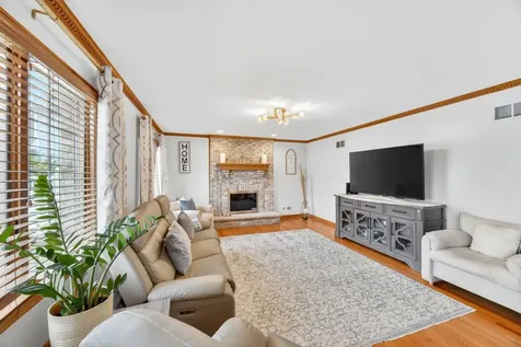 5636 9TH Avenue Countryside IL 60525