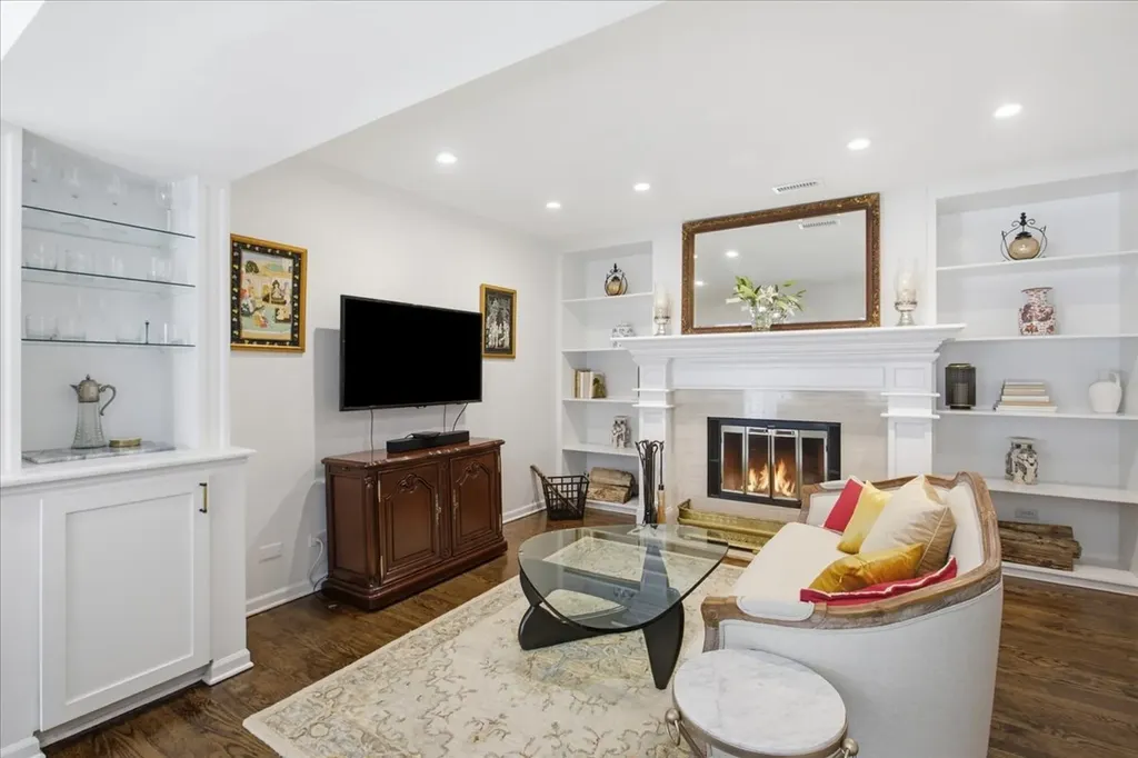 1608 North St Michaels Court Chicago IL 60614