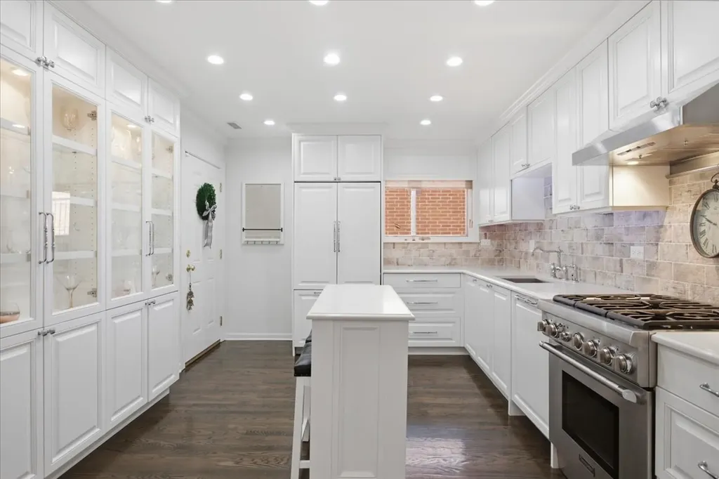 1608 North St Michaels Court Chicago IL 60614