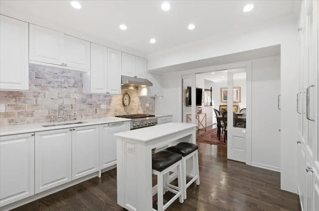 1608 North St Michaels Court Chicago IL 60614