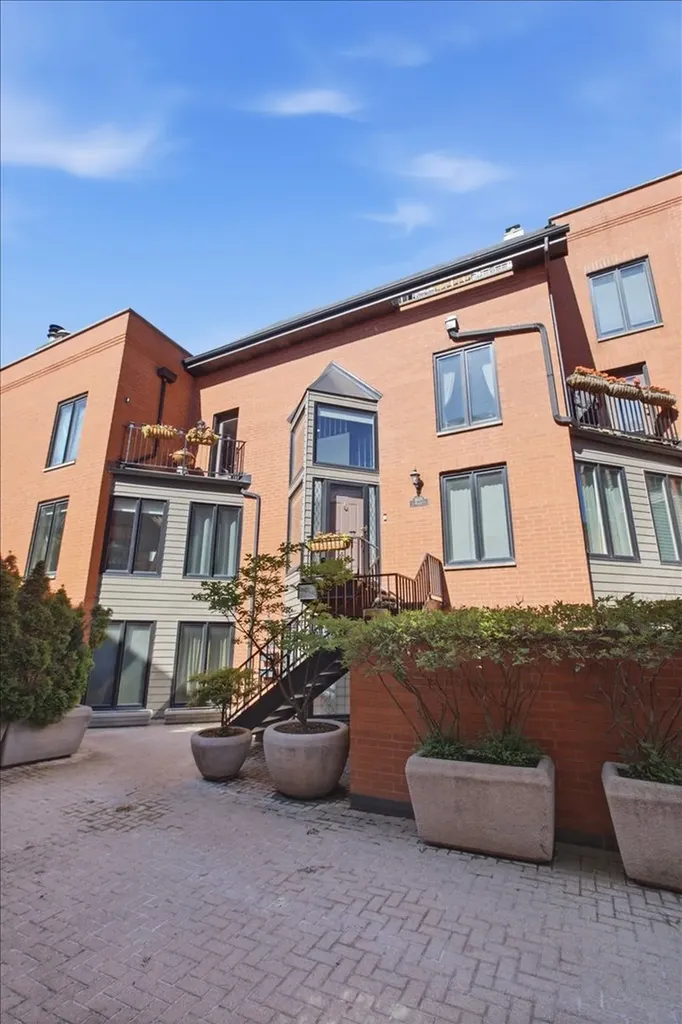 1608 North St Michaels Court Chicago IL 60614