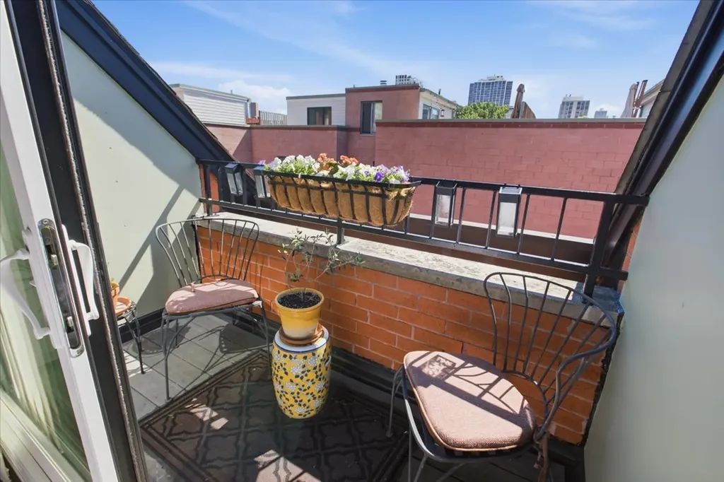 1608 North St Michaels Court Chicago IL 60614