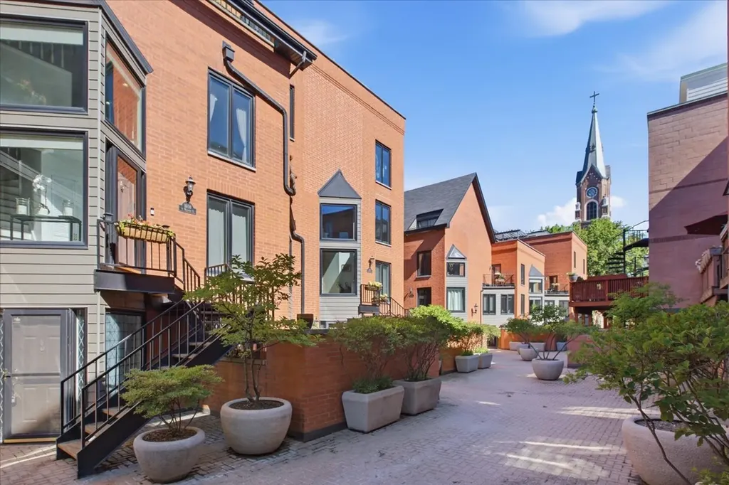 1608 North St Michaels Court Chicago IL 60614