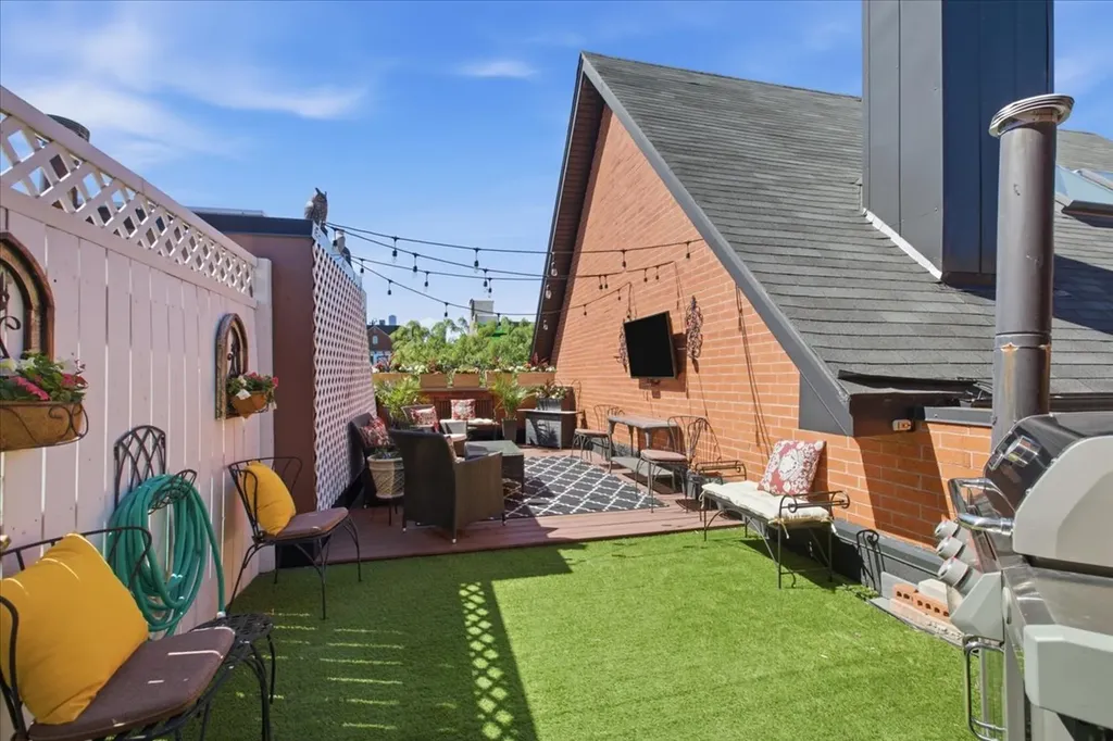 1608 North St Michaels Court Chicago IL 60614
