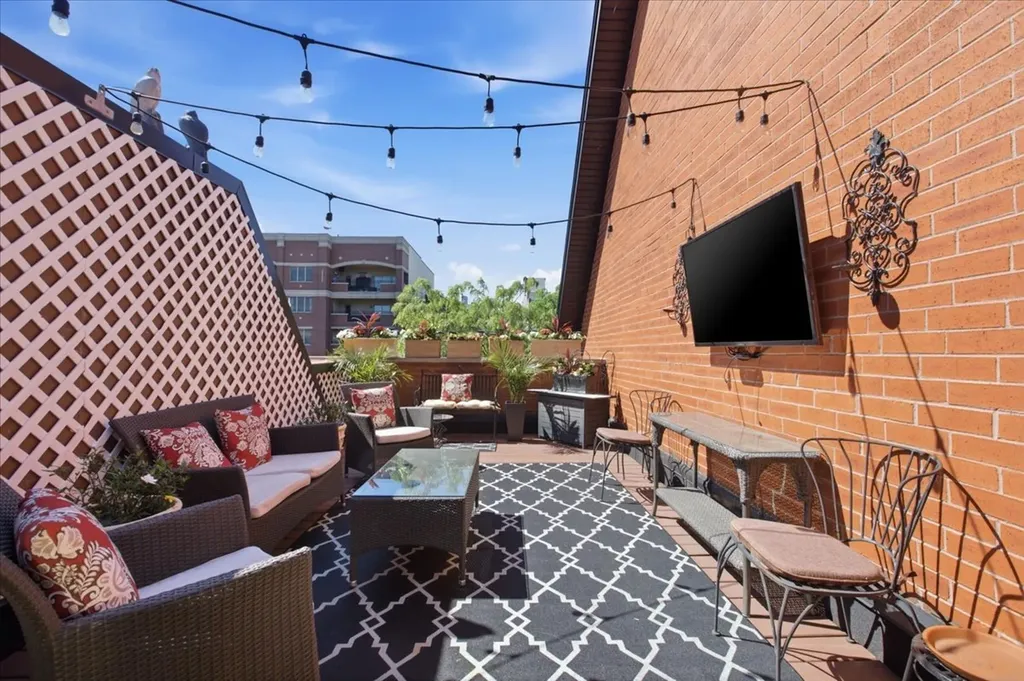 1608 North St Michaels Court Chicago IL 60614