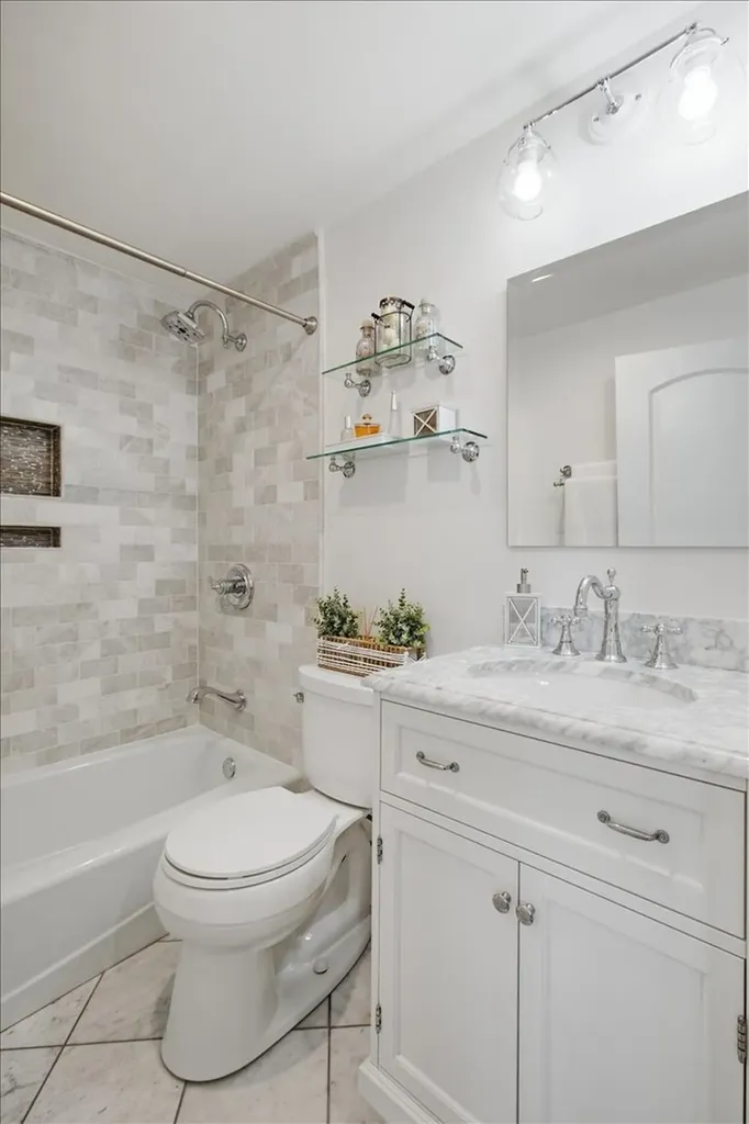 1608 North St Michaels Court Chicago IL 60614