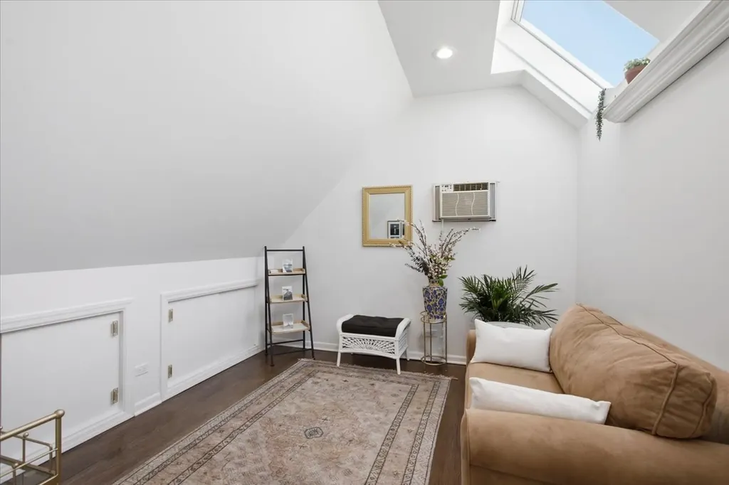 1608 North St Michaels Court Chicago IL 60614