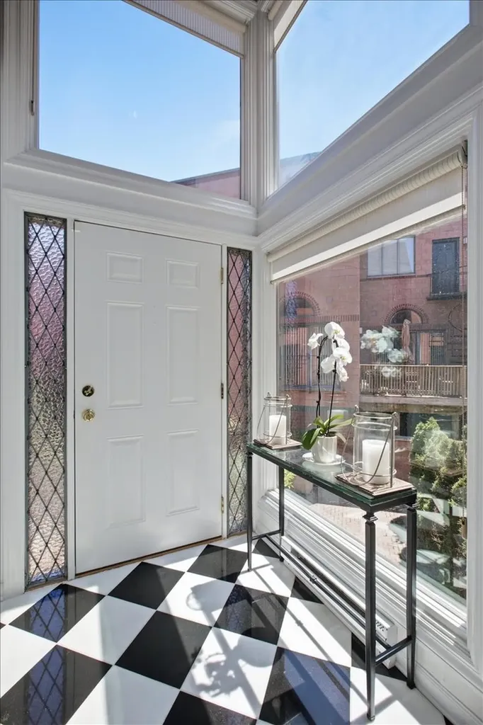 1608 North St Michaels Court Chicago IL 60614
