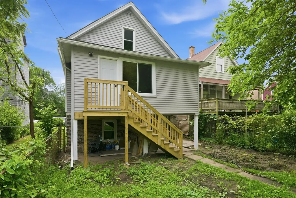 7828 South Escanaba Avenue Chicago IL 60649