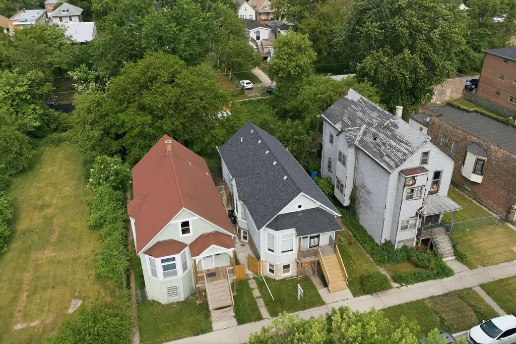 7828 South Escanaba Avenue Chicago IL 60649