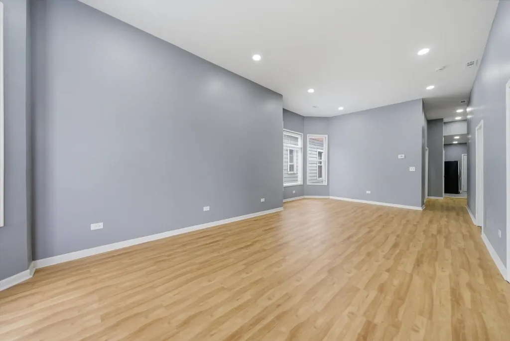 7828 South Escanaba Avenue Chicago IL 60649
